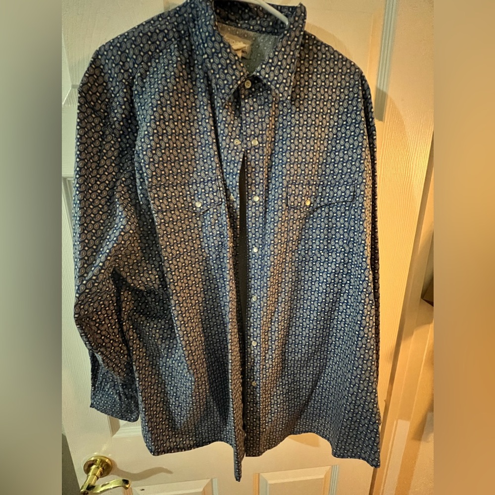 Men’s wrangler XXL Wrancher shirt. EUC. Snap down